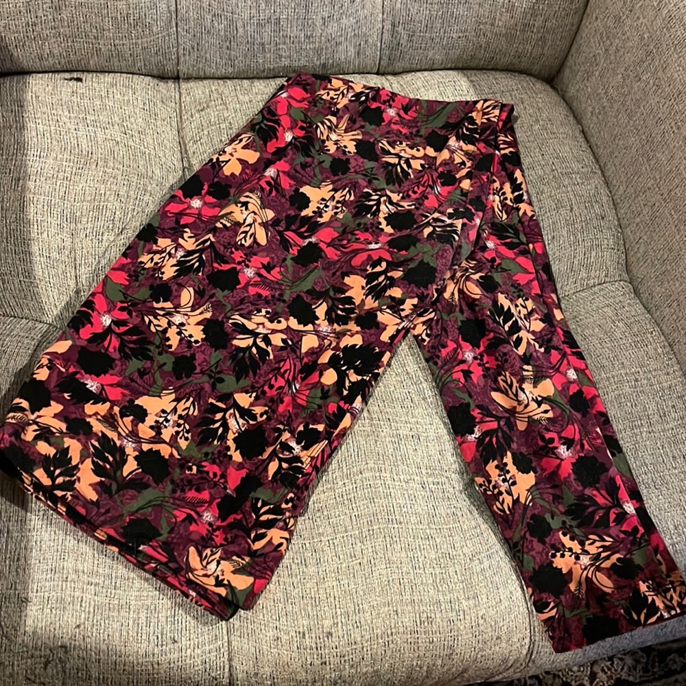 Lularoe Tall & Curvy Floral Leggings